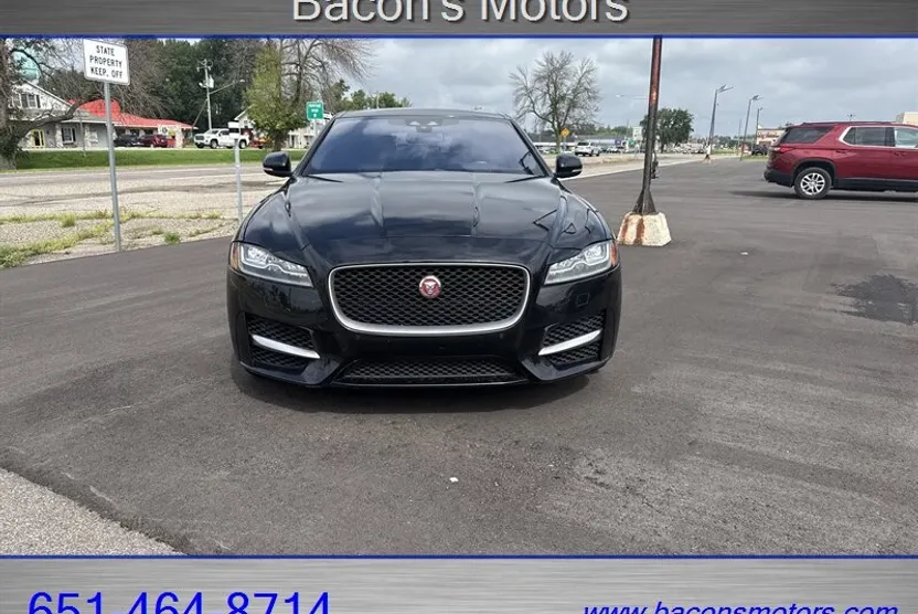 2017 Jaguar XF 35t R-Sport photo 1