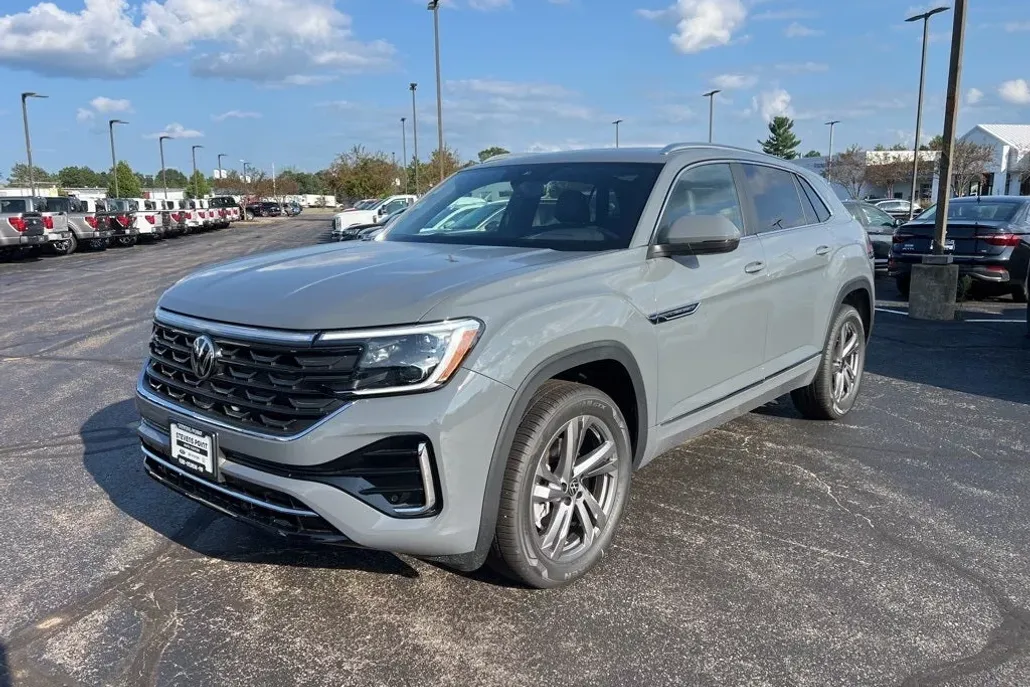 2024 Volkswagen Atlas Cross Sport SEL R-Line photo 1