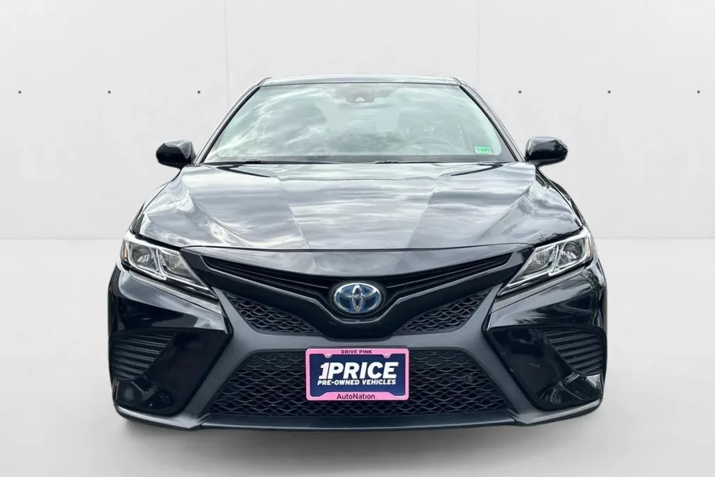2020 Toyota Camry Hybrid SE photo 1