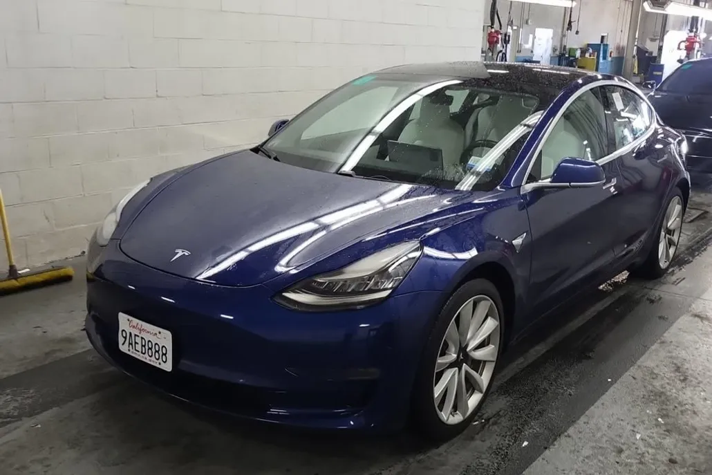 2019 Tesla Model 3 Long Range photo 1