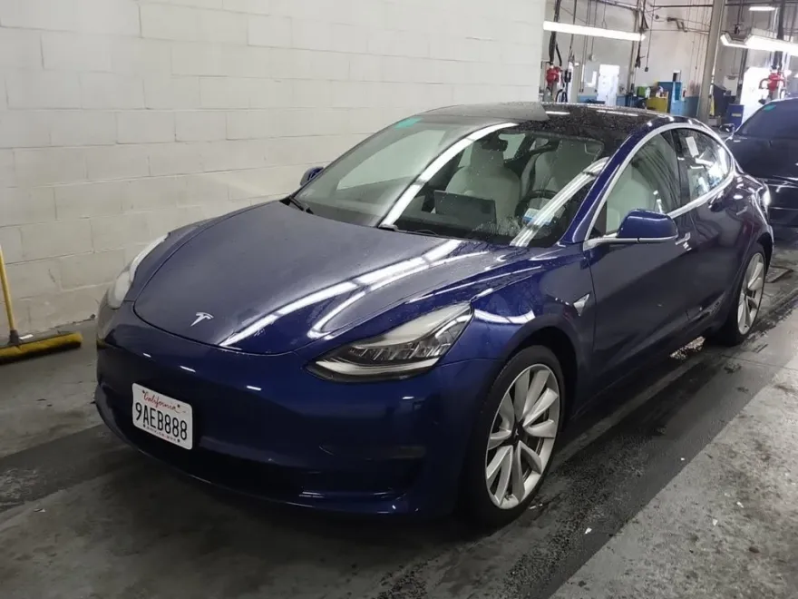 2019 Tesla Model 3 Long Range photo 1