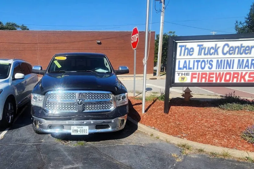 2017 Ram 1500 Laramie photo 1