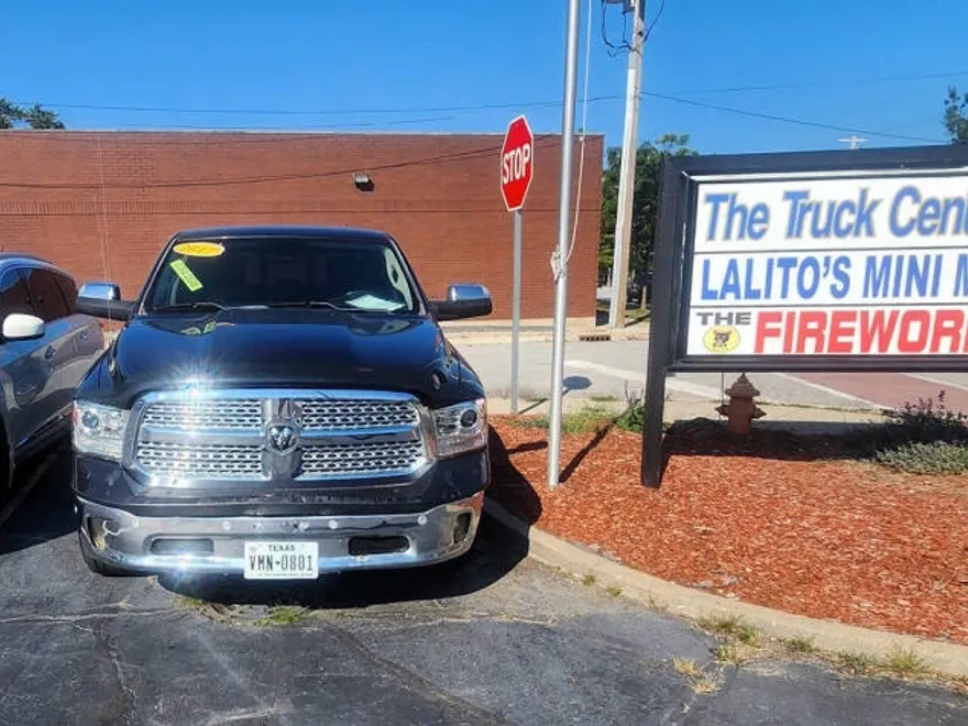 2017 Ram 1500 Laramie photo 1