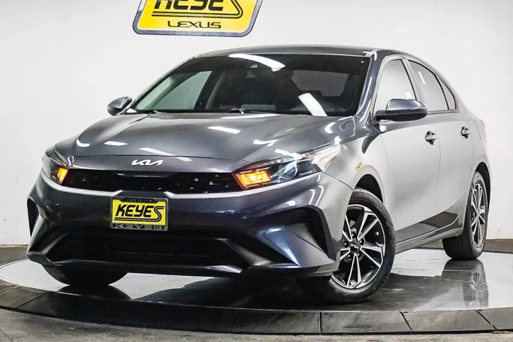 2023 Kia Forte LXS photo 1