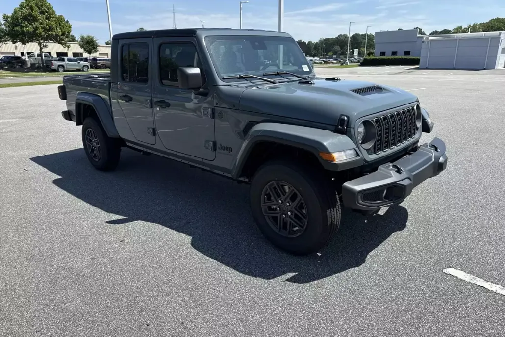 2025 Jeep Gladiator Sport S photo 1