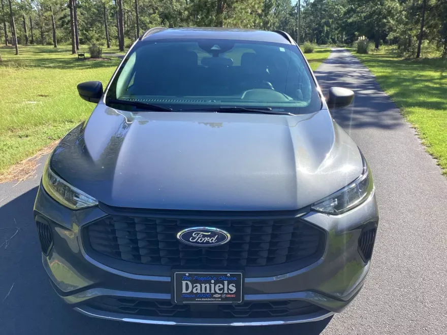 2023 Ford Escape ST-Line photo 1