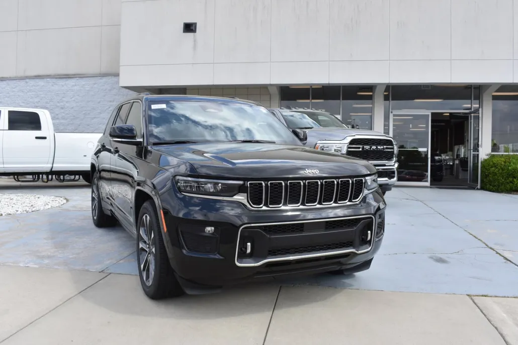 2025 Jeep Grand Cherokee Overland photo 1