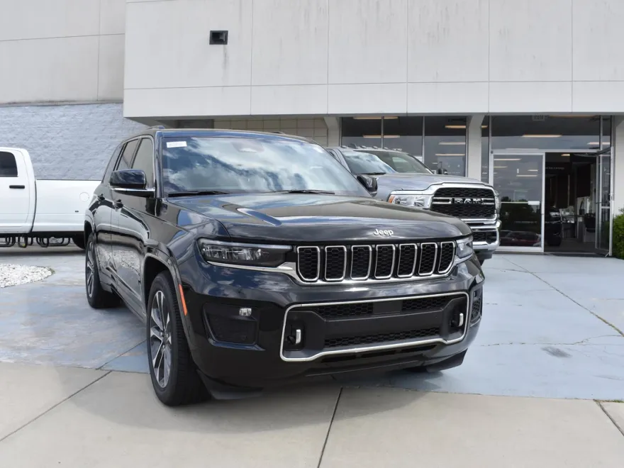 2025 Jeep Grand Cherokee Overland photo 1