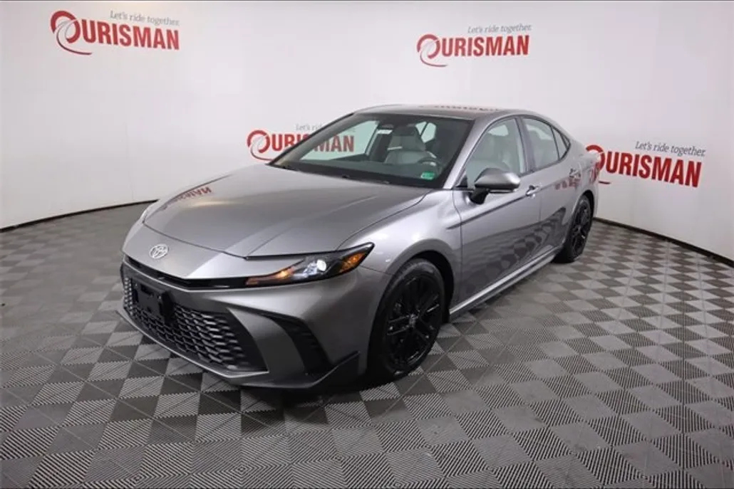 2025 Toyota Camry SE photo 1