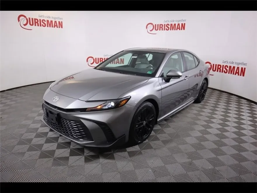 2025 Toyota Camry SE photo 1