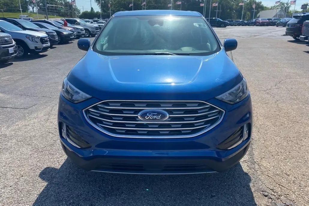 2022 Ford Edge SEL photo 1