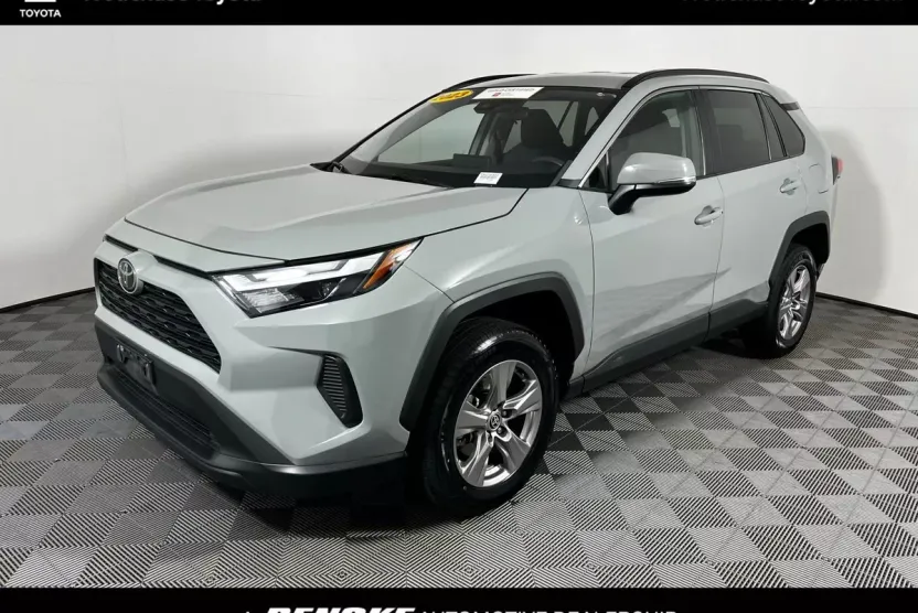 2023 Toyota RAV4 XLE photo 1