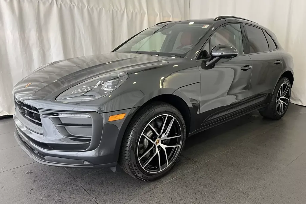 2025 Porsche Macan T photo 1