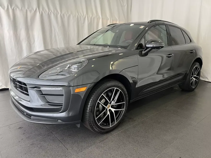 2025 Porsche Macan T photo 1