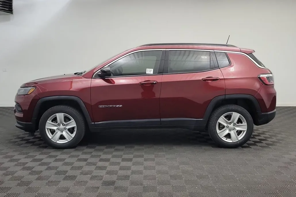 2022 Jeep Compass Latitude photo 1