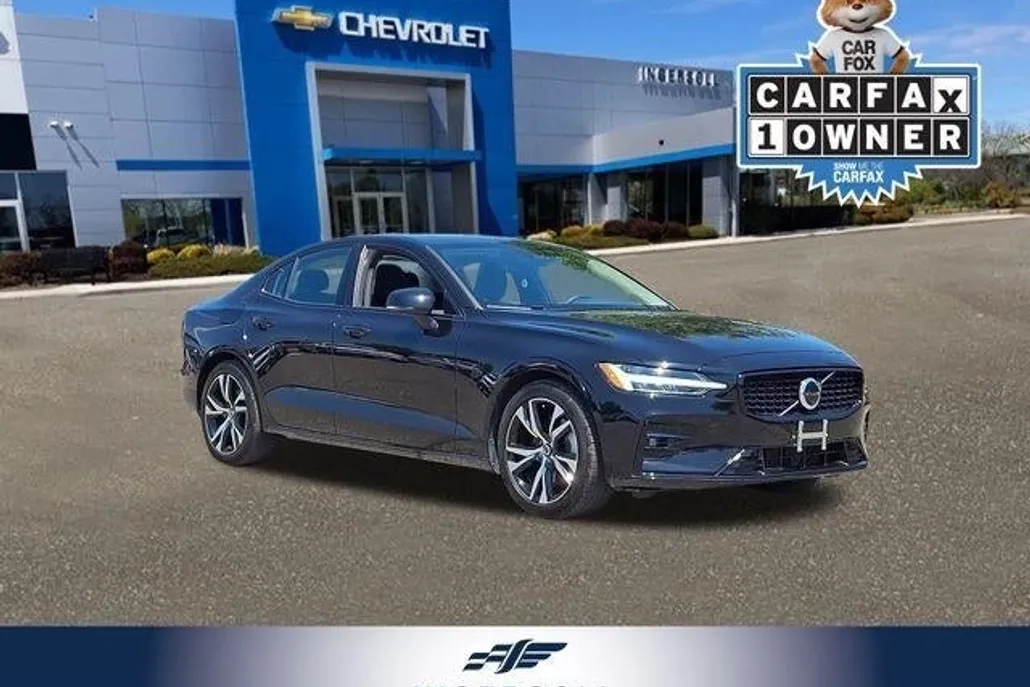 2024 Volvo S60 Plus photo 1
