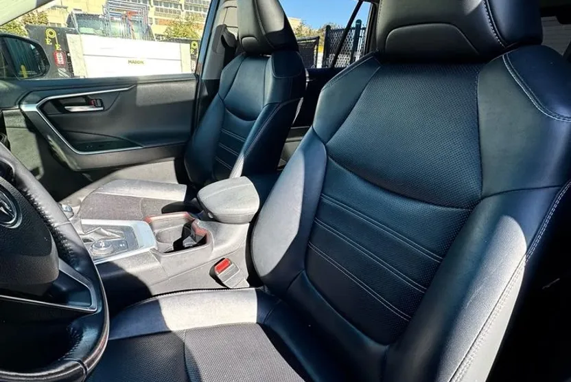 2020 Toyota RAV4 Hybrid Limited photo 1