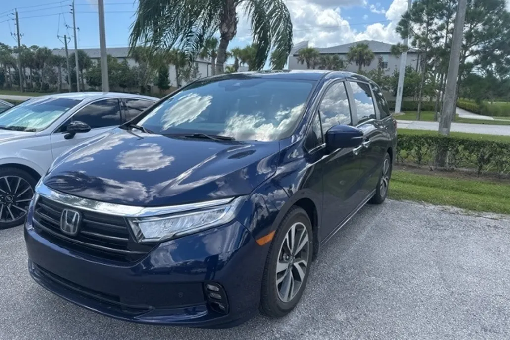 2022 Honda Odyssey Touring photo 1