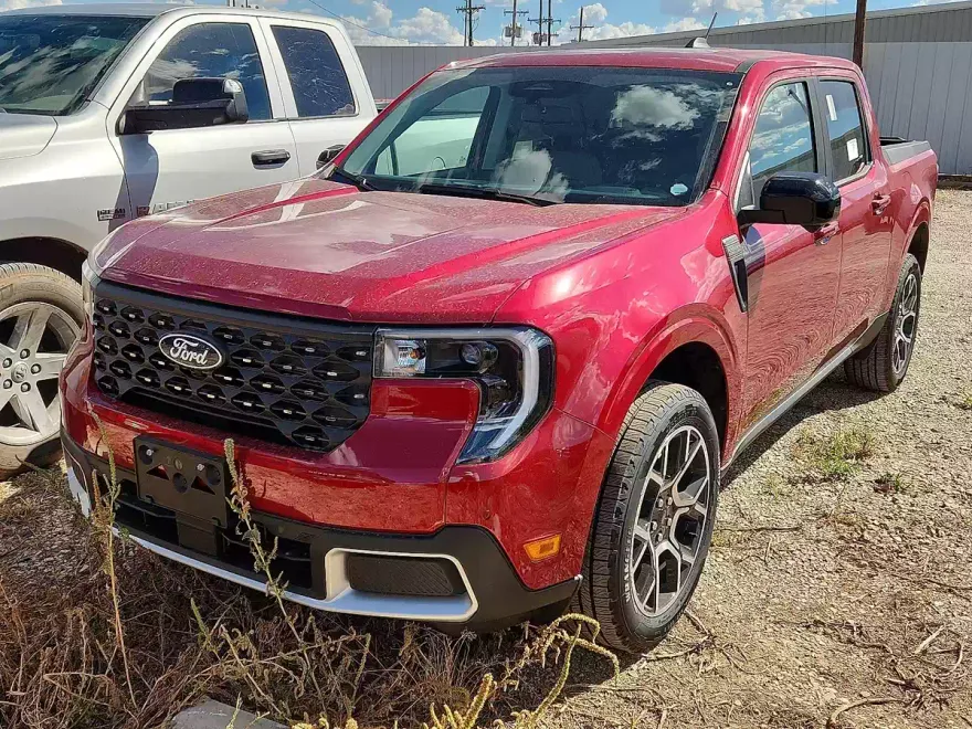 2025 Ford Maverick Lariat photo 1
