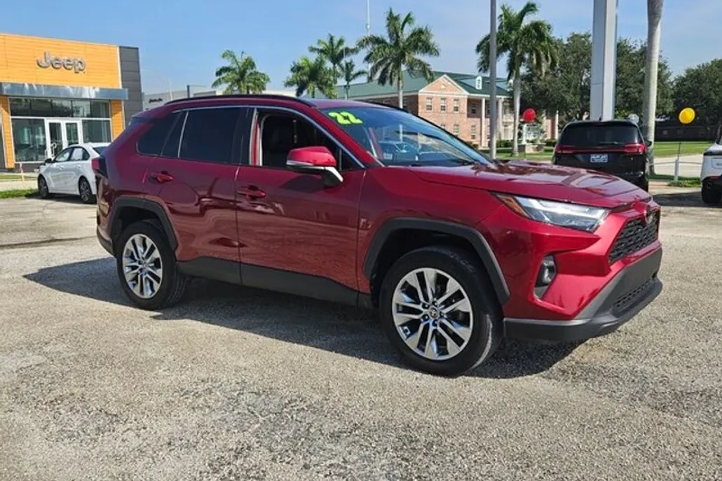 2022 Toyota RAV4 XLE Premium photo 1