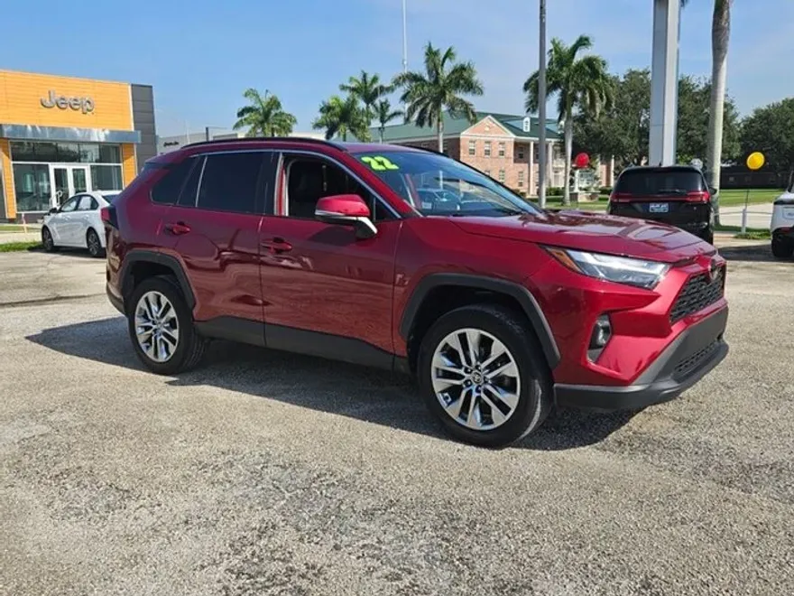 2022 Toyota RAV4 XLE Premium photo 1