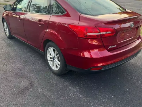 2016 Ford Focus Sedan photo 4