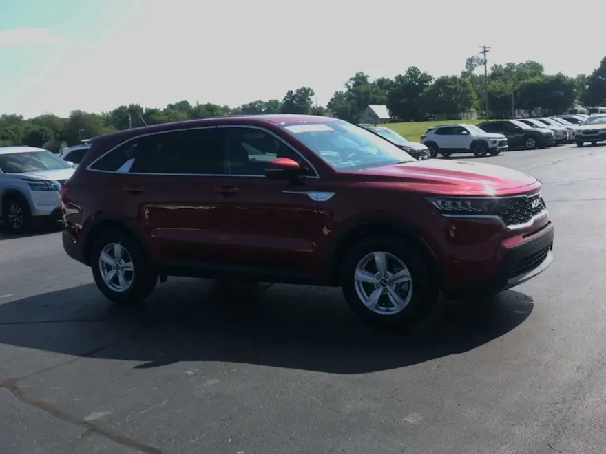 2023 Kia Sorento LX photo 1