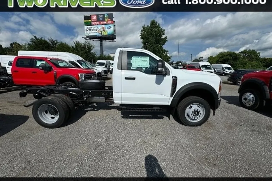 2025 Ford F-450 photo 1