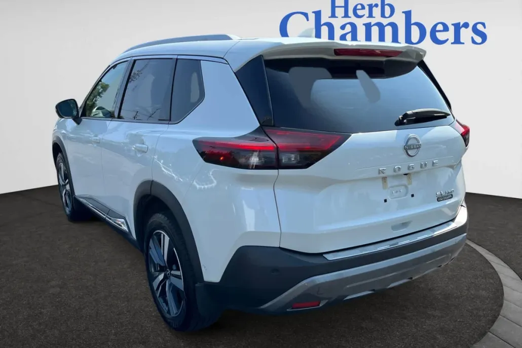 2022 Nissan Rogue SL photo 1