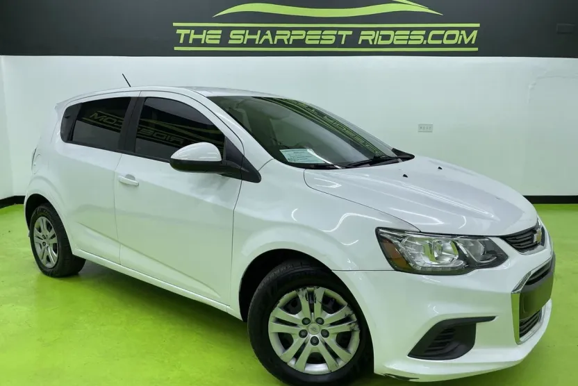 2017 Chevrolet Sonic LT photo 1