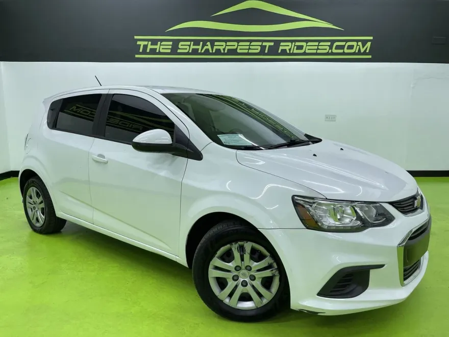 2017 Chevrolet Sonic LT photo 1