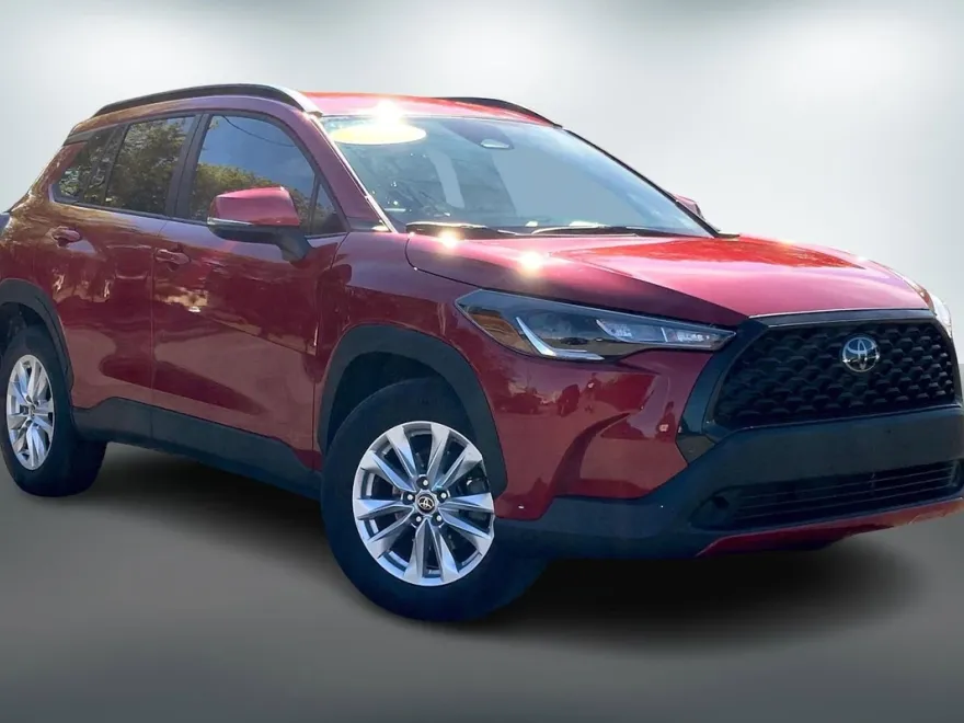 2023 Toyota Corolla Cross LE photo 1