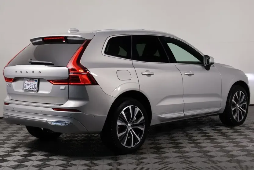2022 Volvo XC60 Recharge Hybrid T8 Inscription Expression photo 1
