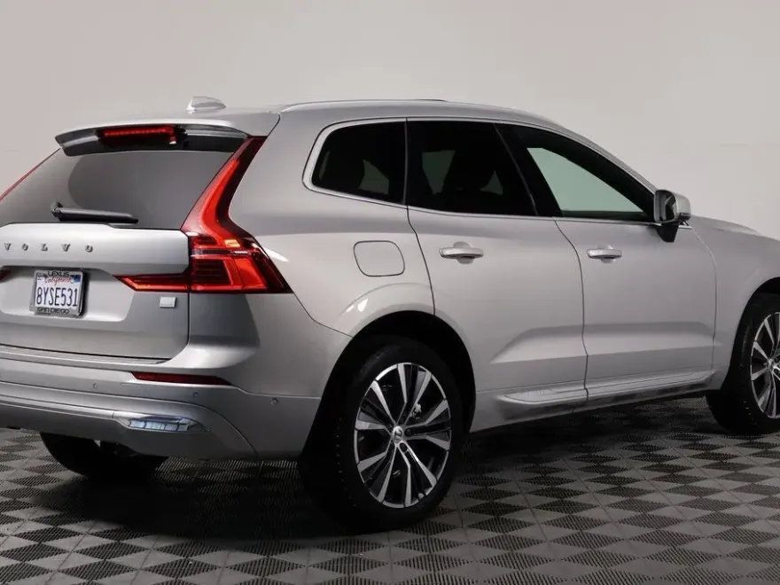 2022 Volvo XC60 Recharge Hybrid T8 Inscription Expression photo 1