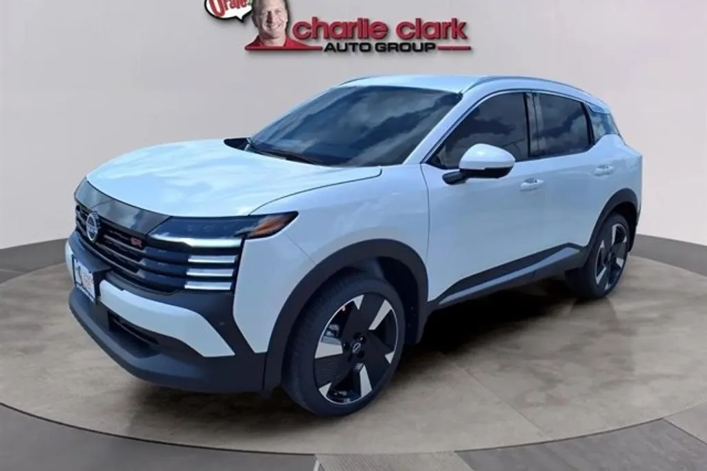 2025 Nissan Kicks SR photo 1