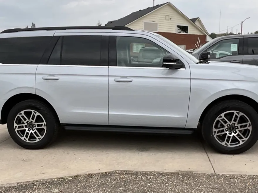 2025 Ford Expedition photo 1