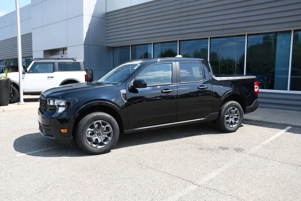 2025 Ford Maverick XLT photo 1