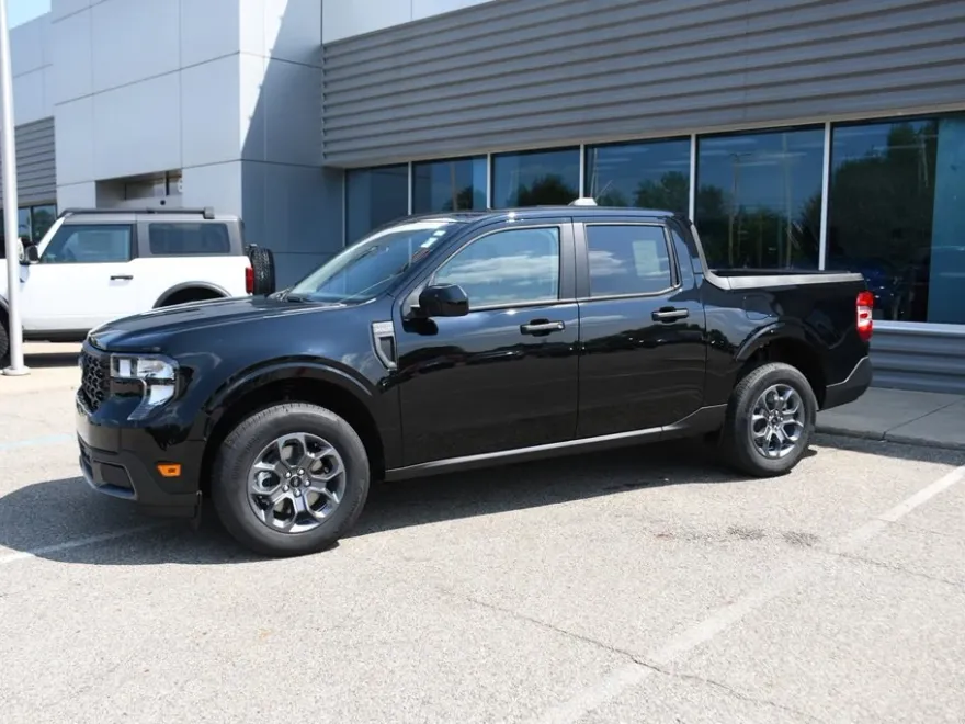 2025 Ford Maverick XLT photo 1