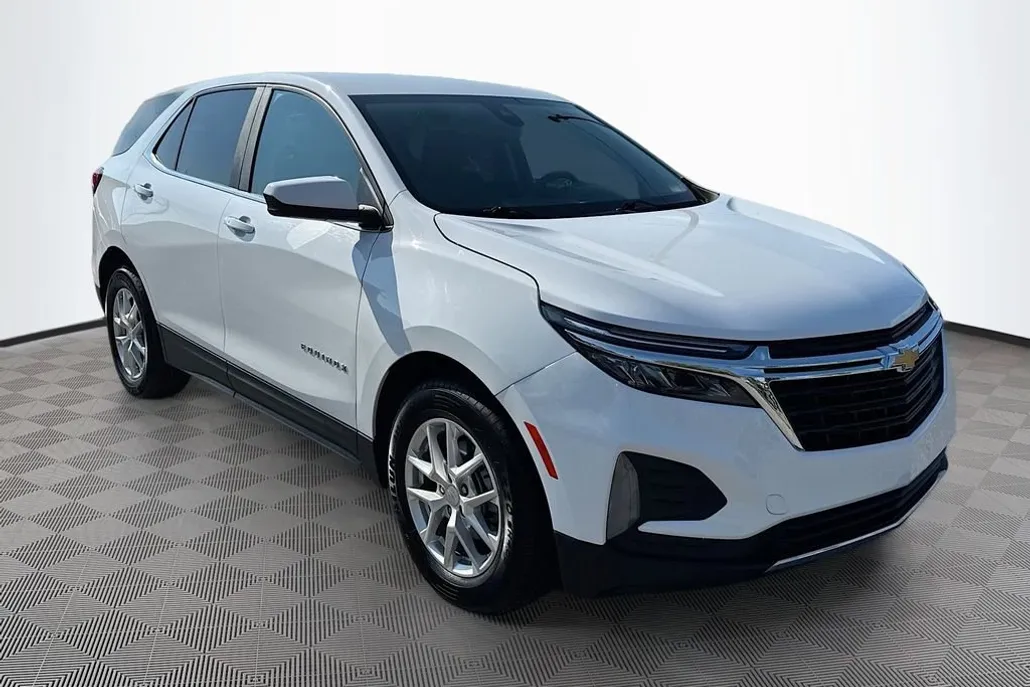2023 Chevrolet Equinox LT photo 1