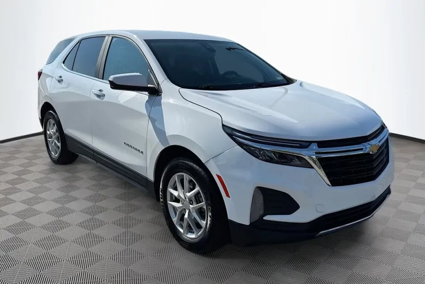 2023 Chevrolet Equinox LT photo 1