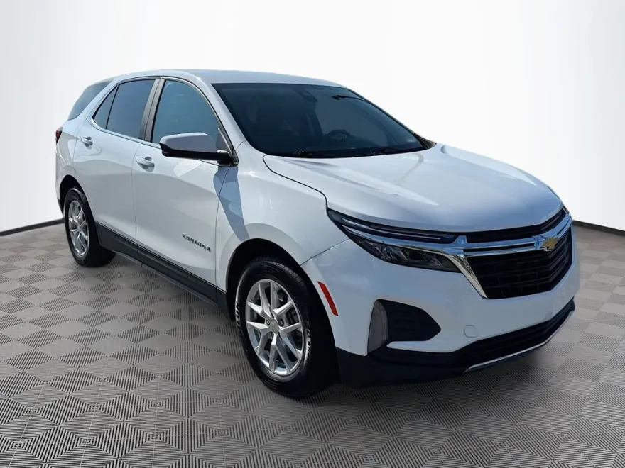 2023 Chevrolet Equinox LT photo 1