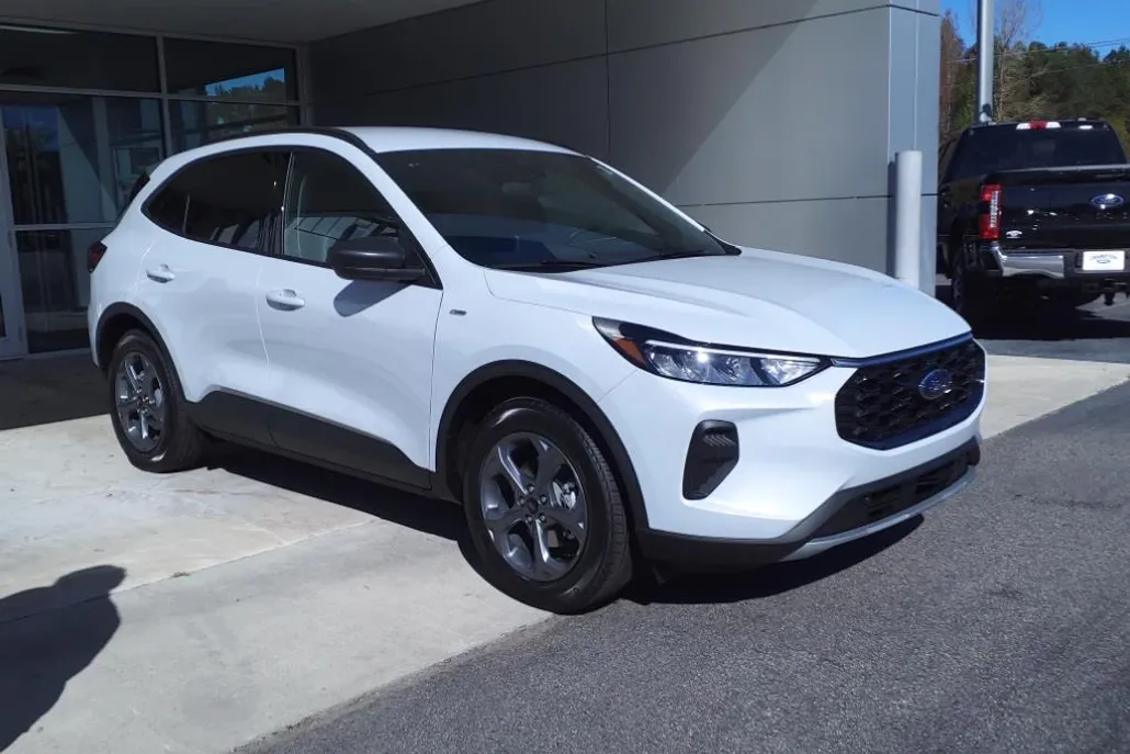2025 Ford Escape ST-Line photo 1