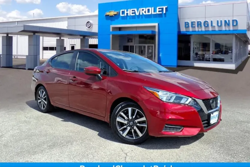2020 Nissan Versa SV photo 1
