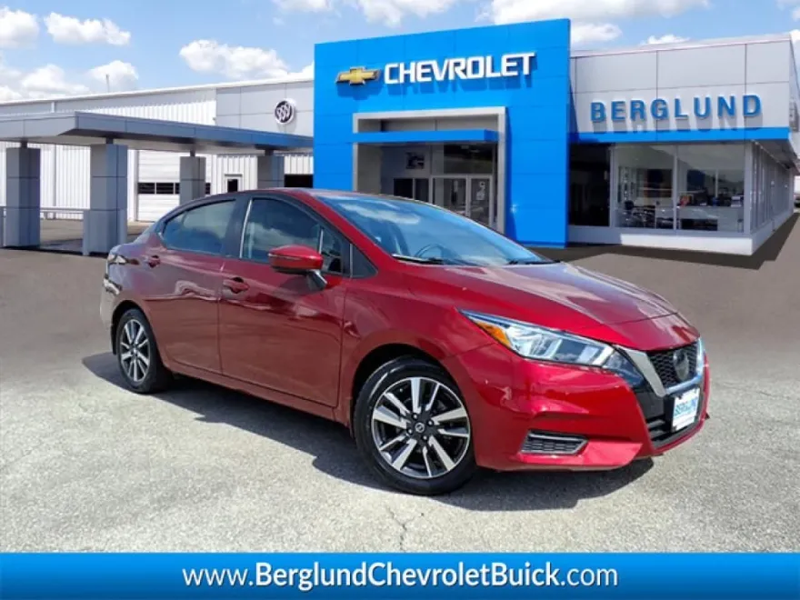 2020 Nissan Versa SV photo 1