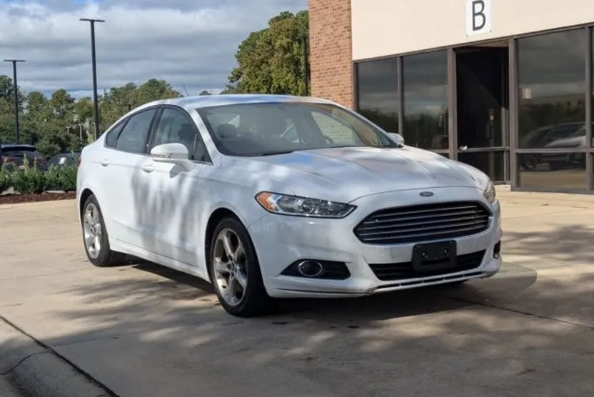 2015 Ford Fusion SE photo 1