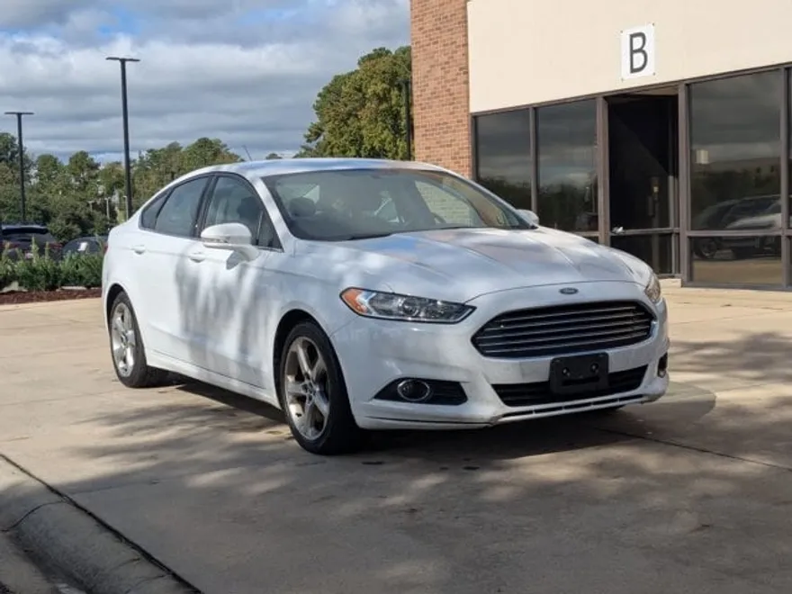2015 Ford Fusion SE photo 1