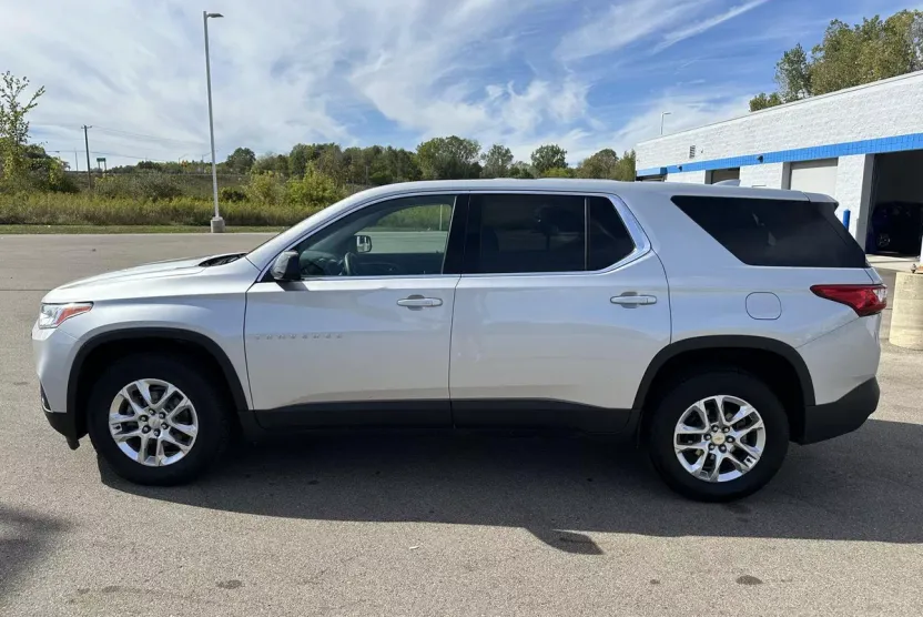2020 Chevrolet Traverse LS photo 1