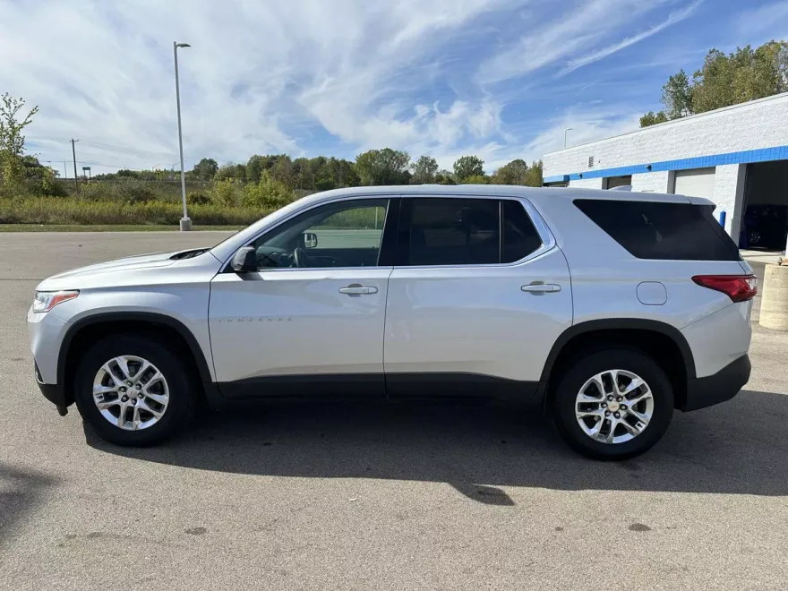 2020 Chevrolet Traverse LS photo 1