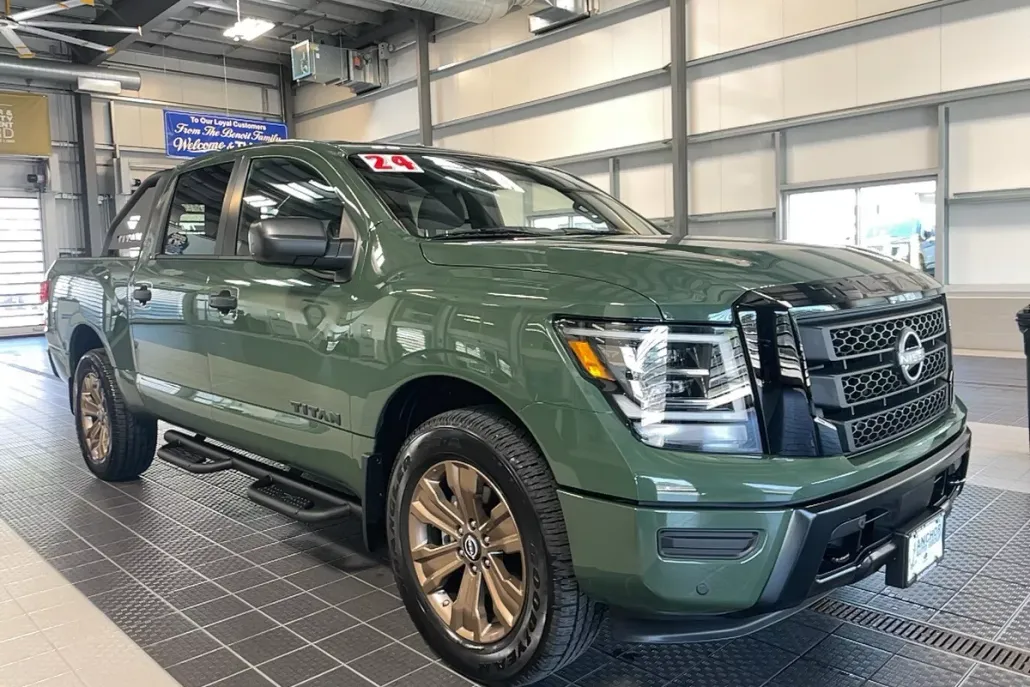 2024 Nissan Titan SV photo 1
