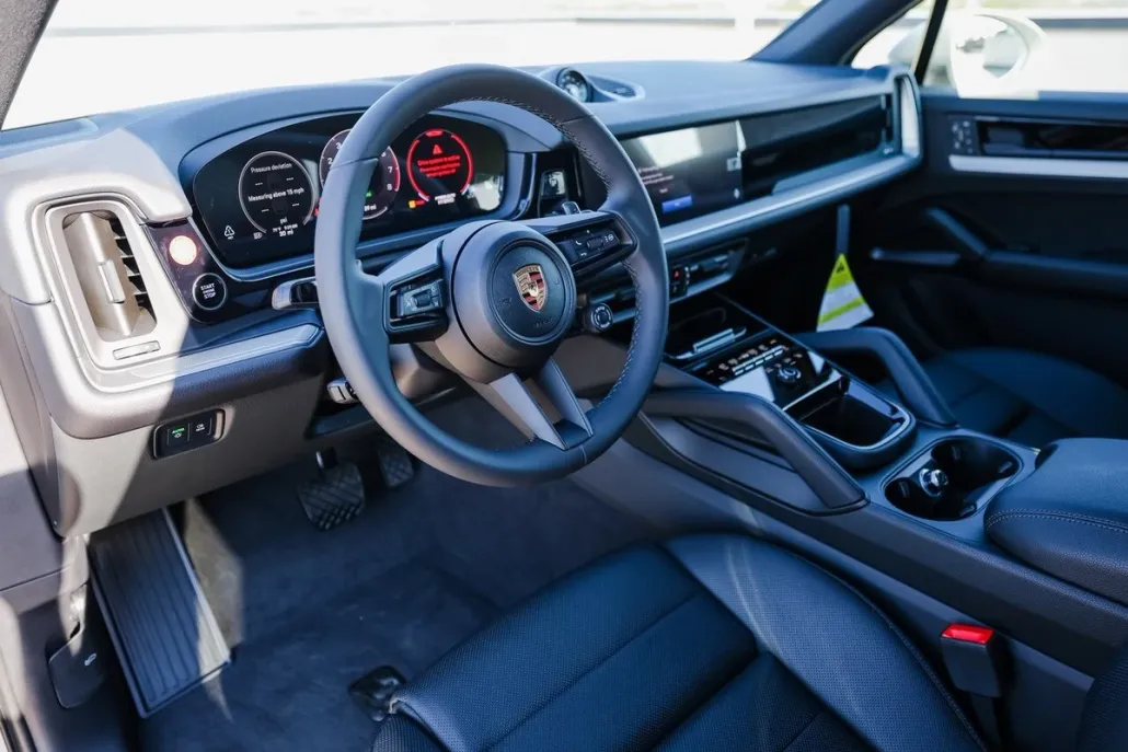 2025 Porsche Cayenne E-Hybrid photo 1